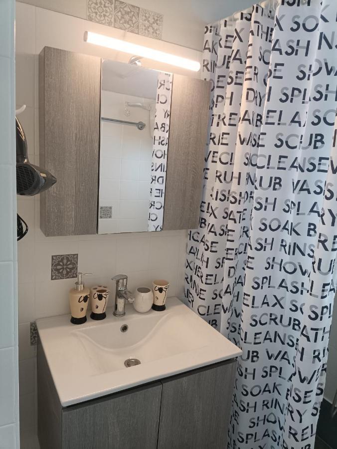 Meltemi Apartments Agia Marina  Екстер'єр фото