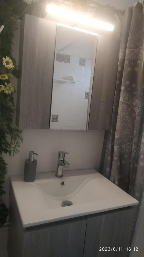 Meltemi Apartments Agia Marina  Екстер'єр фото