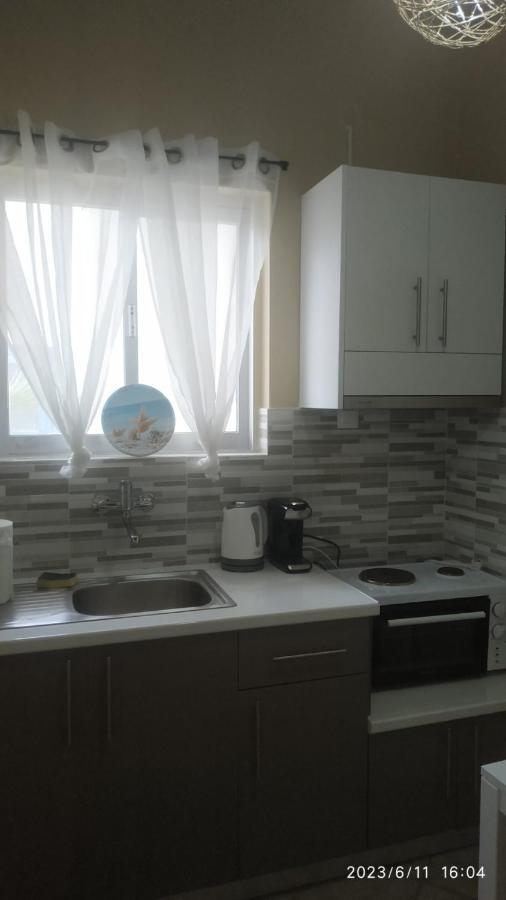 Meltemi Apartments Agia Marina  Екстер'єр фото